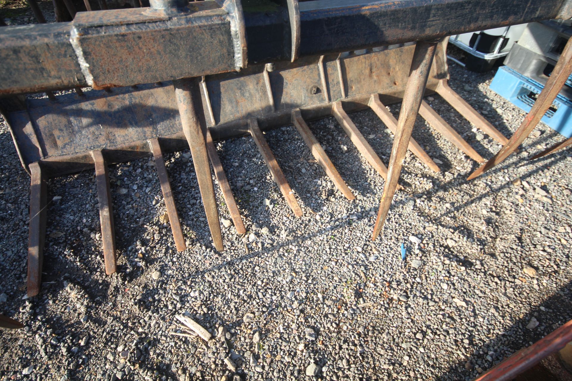 Muck grab. Manitou brackets. From a deceased estate. - Image 4 of 8