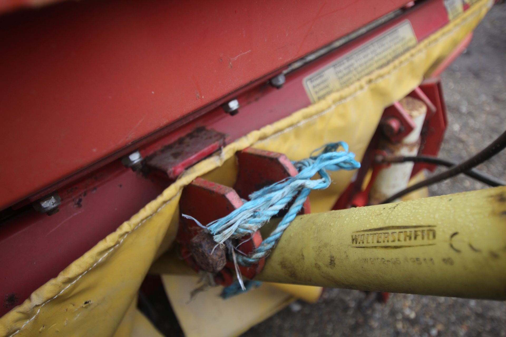 Lely Superbowl 24 twin disc fertiliser spreader. From a decesaed estate. V - Image 2 of 12