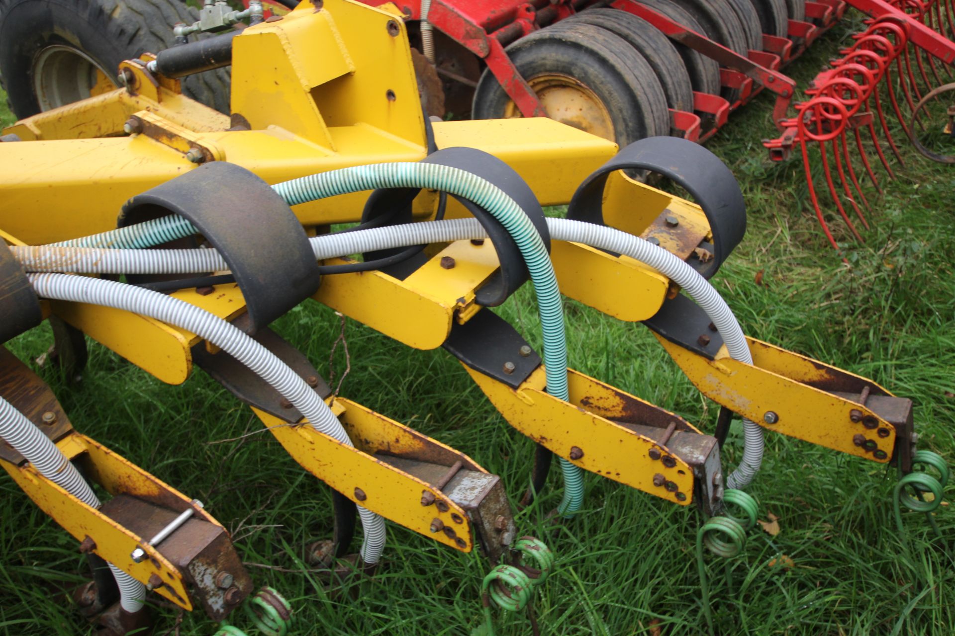 Claydon/ Sulky 6m hydraulic folding mounted tine drill. 2005. With opening tines, heavy sprung - Image 46 of 57