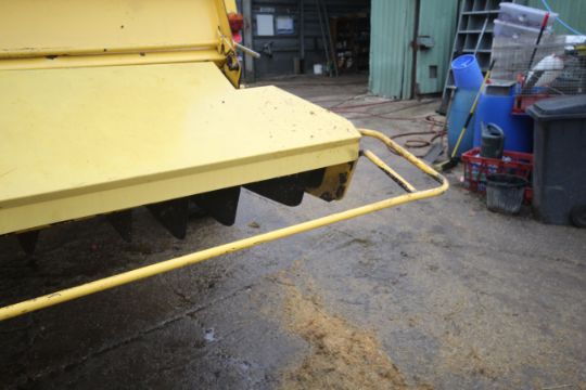 New Holland TX68 Plus combine. Registration Y804 KBL. Date of first registration 08/08/2001. 3,800 - Image 44 of 172