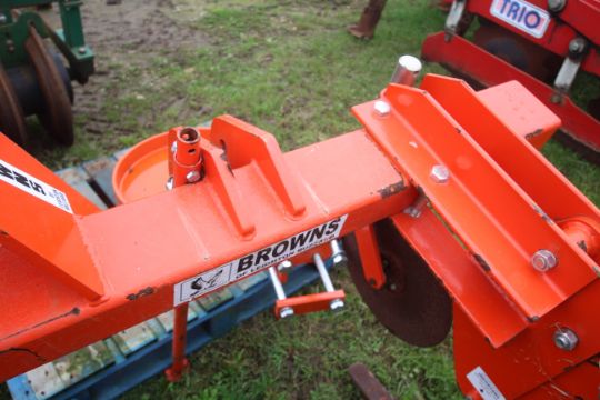 Browns two leg subsoiler. With discs. Owned from new and still on original points. V - Image 11 of 16