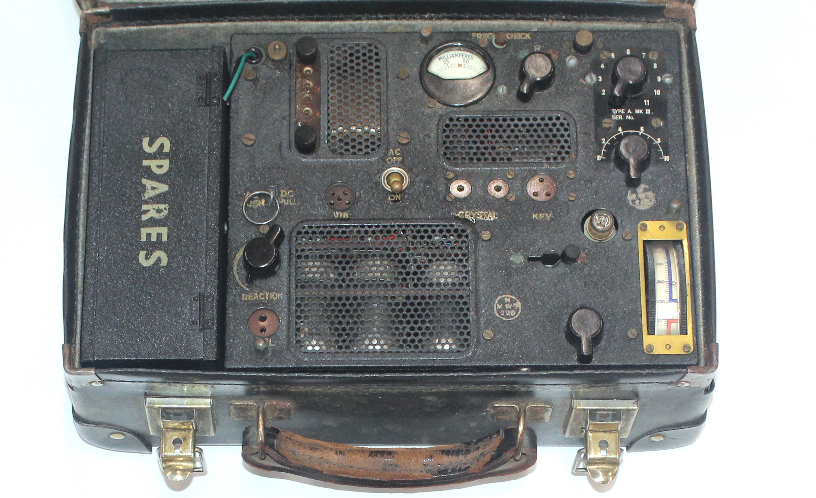 An exceedingly rare WWII transceiver model A MkIII - Image 3 of 3