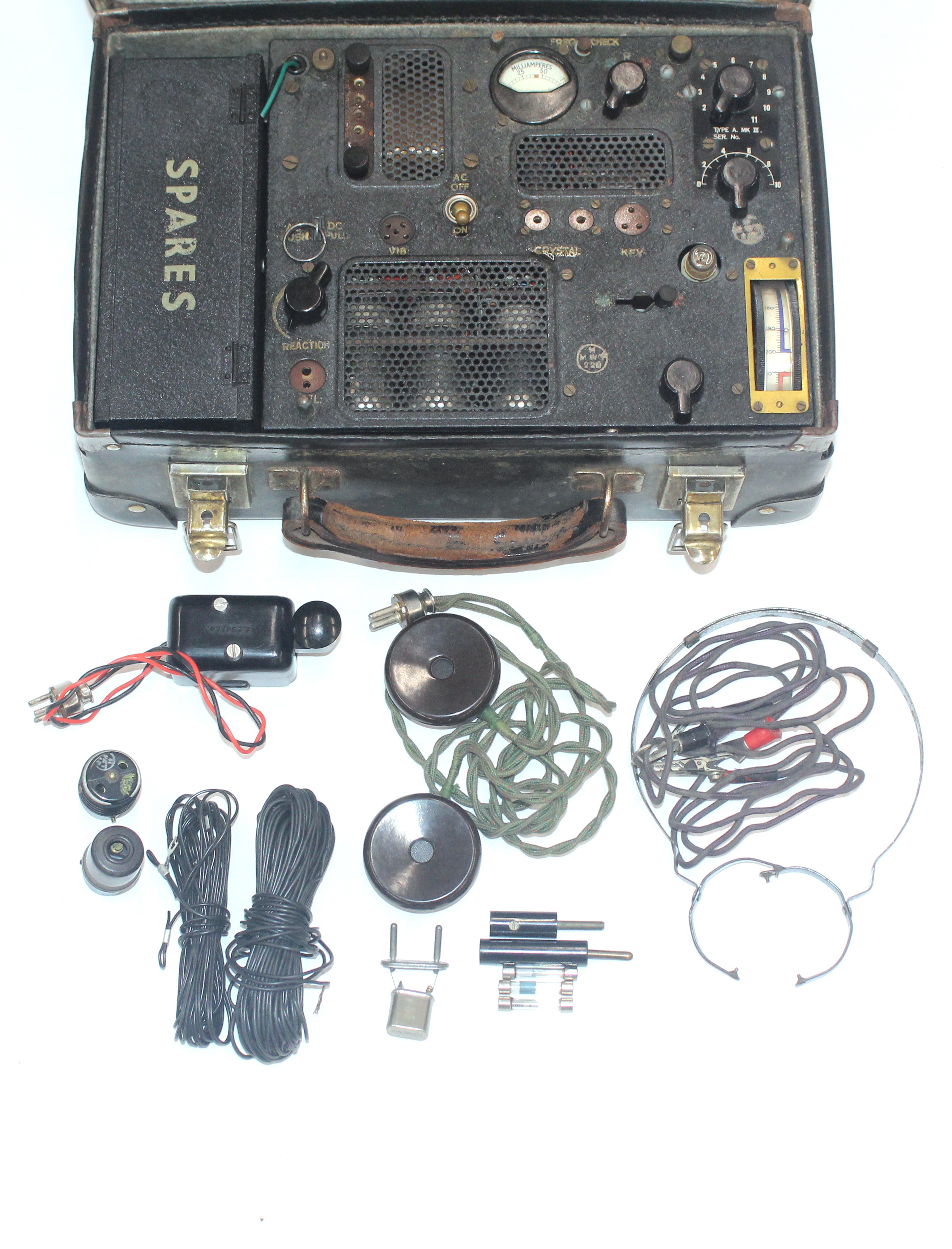 An exceedingly rare WWII transceiver model A MkIII - Image 2 of 3