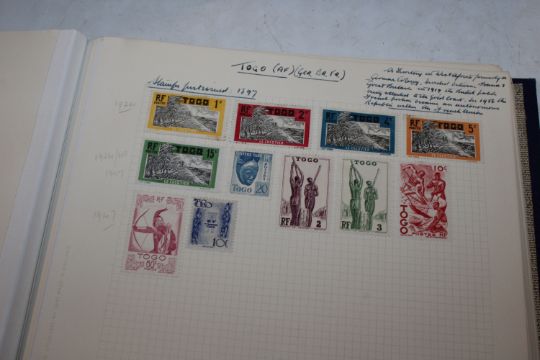 A box of USA and Canadian stamps - Image 13 of 25