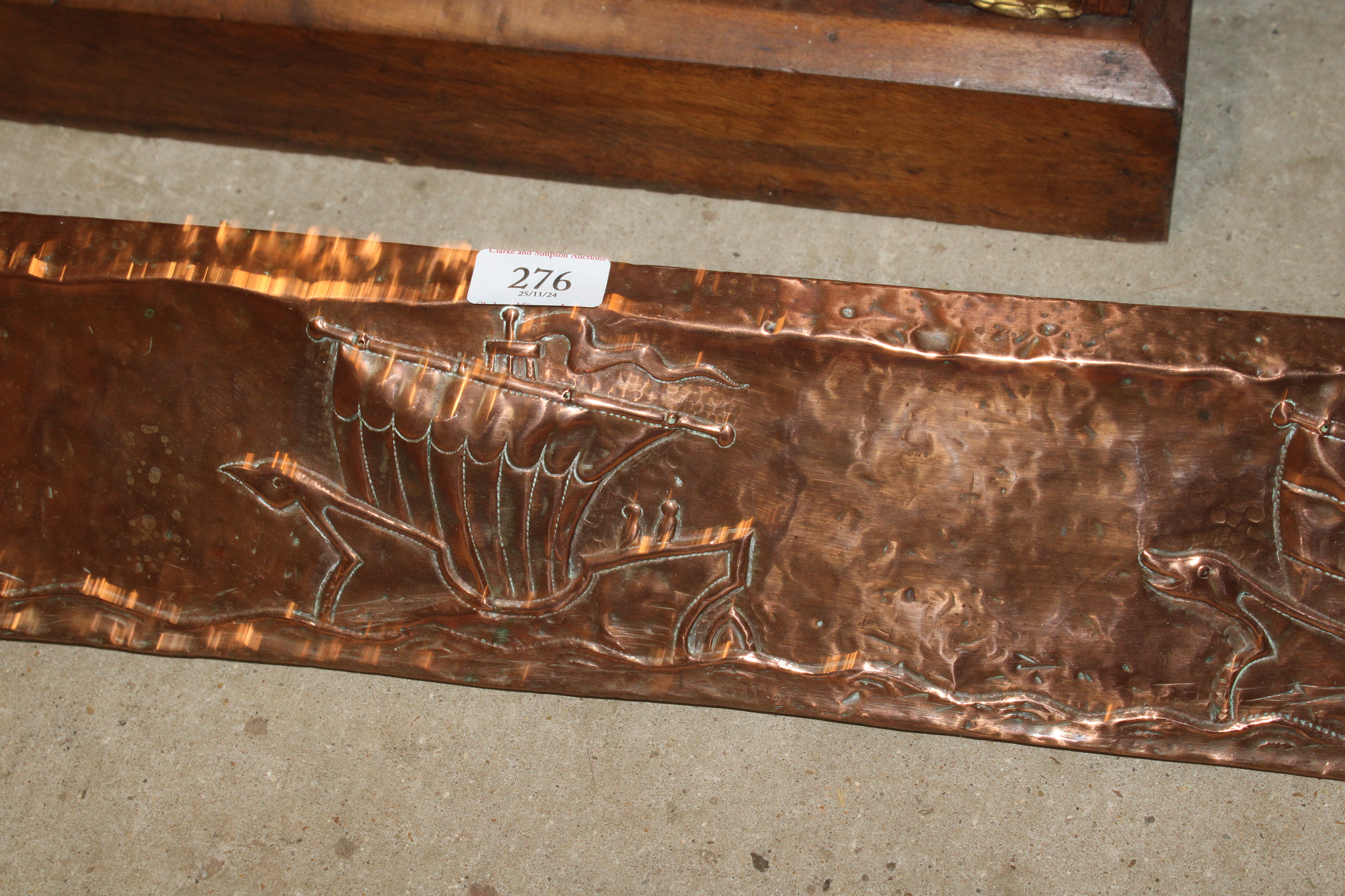 An Arts & Crafts copper fender - Image 3 of 7