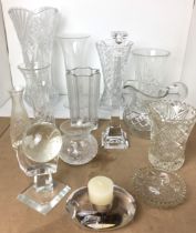Box containing fifteen pieces of glassware including Villeroy & Boch star shaped vase (18cm high)