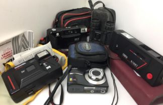 Box containing five items - four cameras and four camera cases including Kodak Easyshare C613,