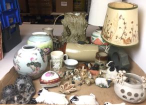 Contents to tray - forty items including three table lamps (tree-trunk-based lamp and stone-based