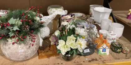 Remaining contents to rack - Mason's jug, jardinieres, Christmas decorations in vase, glassware,