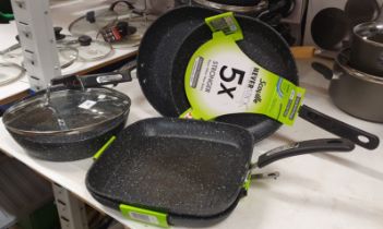 Five Scoville Neverstick pans - 2 x large square frying pans, 2 x large round frying pans,