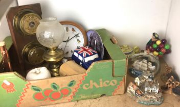 Contents to two boxes - fourteen items including Royal Doulton The Old Balloon Seller H.N.