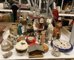Contents to part of rack - cat and other ornaments (Saleroom location: U08)