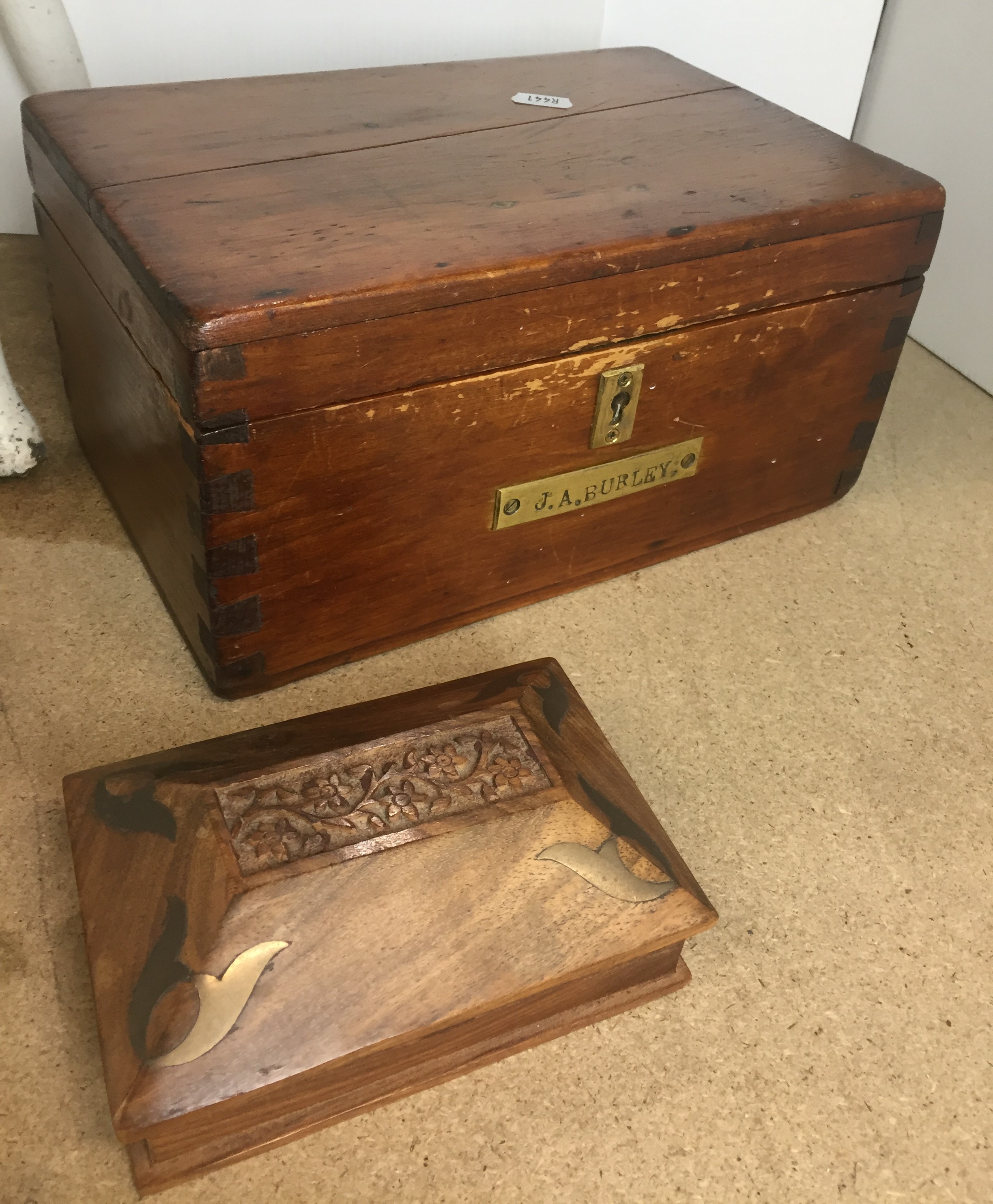 Box containing sixteen wooden items including ten toadstools made from different British trees from - Image 5 of 6