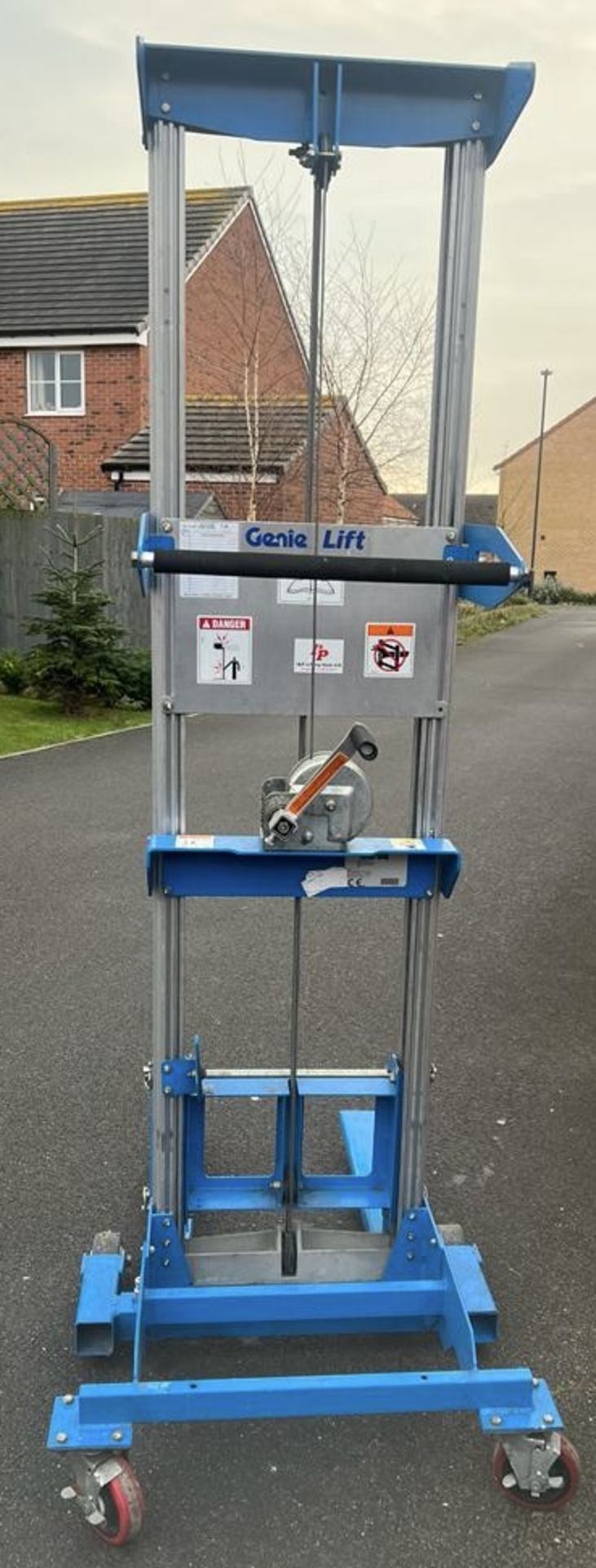 A GENIE LIFT Further Information *** Please note: This lot is subject to Buyer's - Bild 5 aus 8