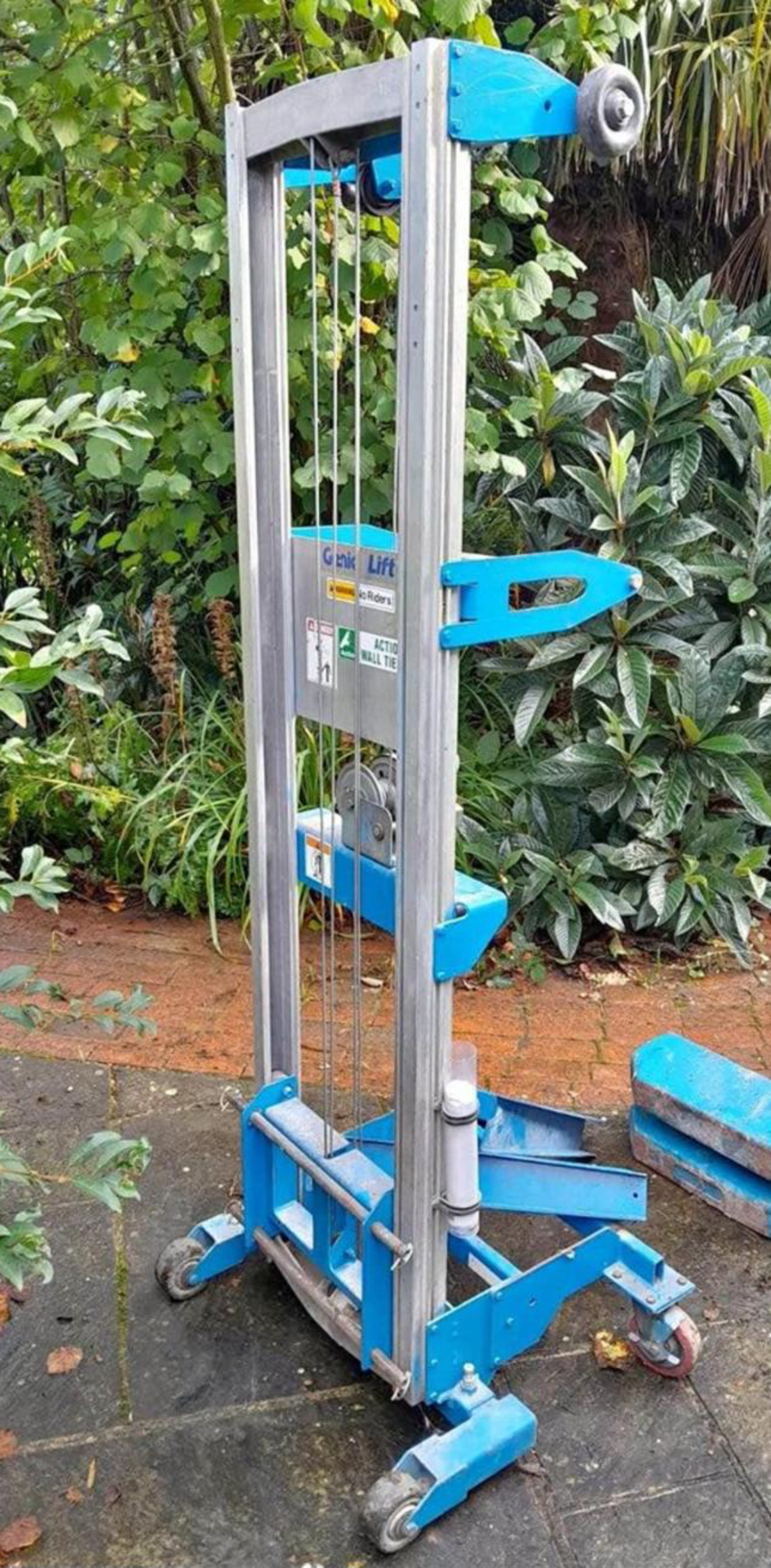 A GENIE LIFT Further Information *** Please note: This lot is subject to Buyer's - Bild 8 aus 8