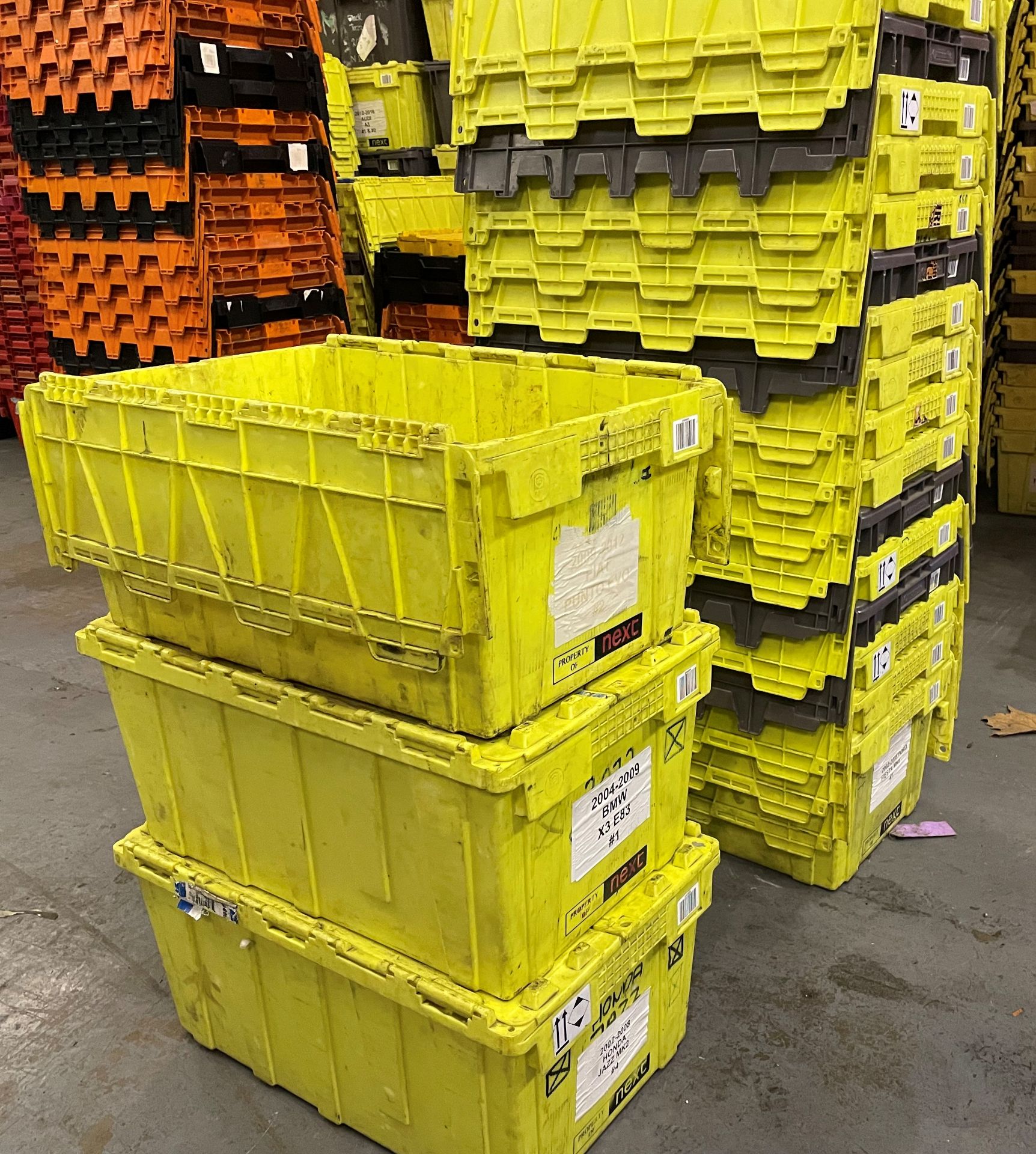 20X HEAVY DUTY STACKABLE STORAGE BOXES WITH LIDS - COLOURS MAY VARY - WILL NEED CLEANING DUE TO - Image 4 of 4
