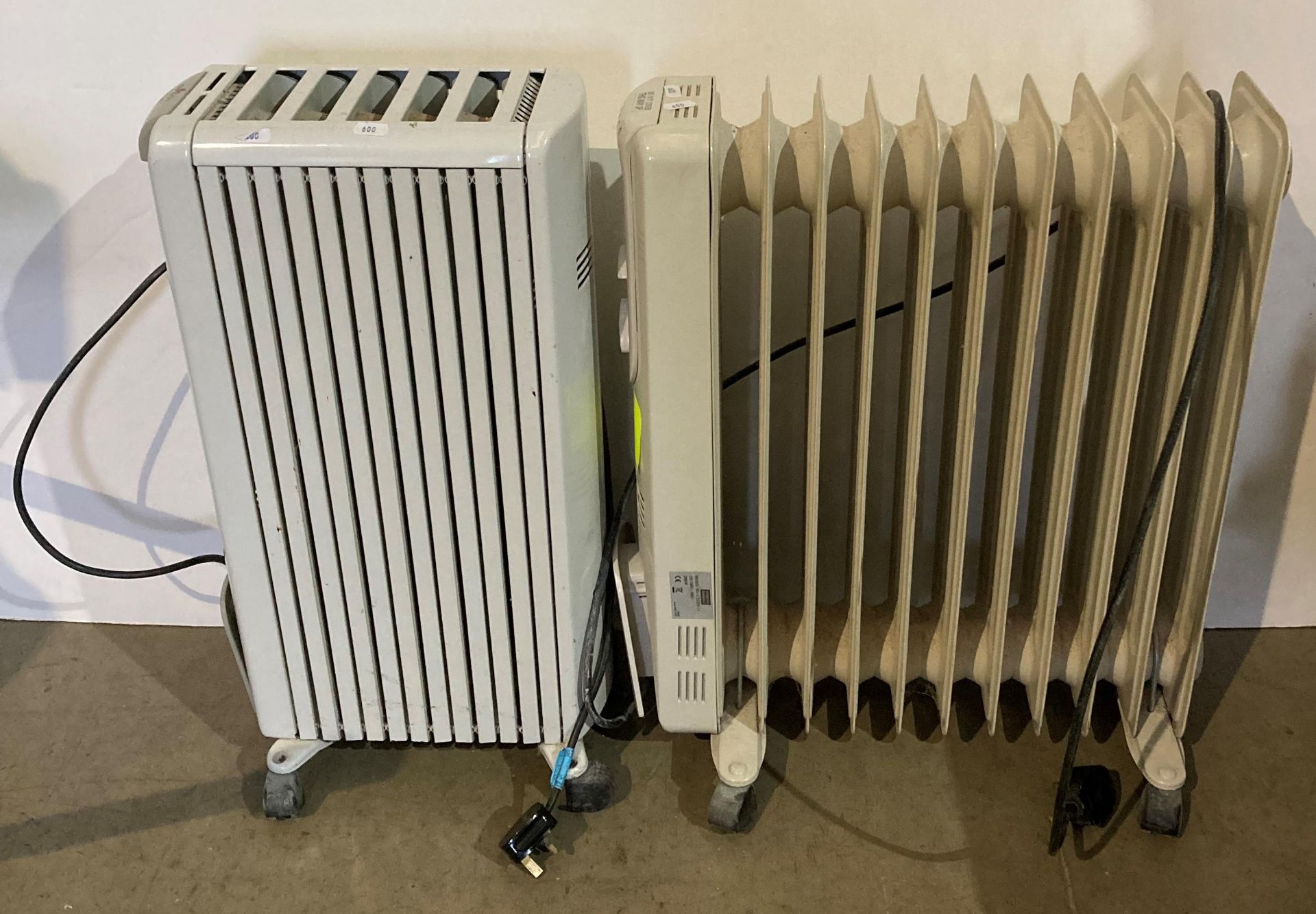 DeLonghi oil-filled radiator and a similar unit (240v) (saleroom location: MA1) Further - Bild 2 aus 2