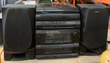 Sony LBT-G1 compact Hi-Fi stereo system with three CD front loading mechanism with matching