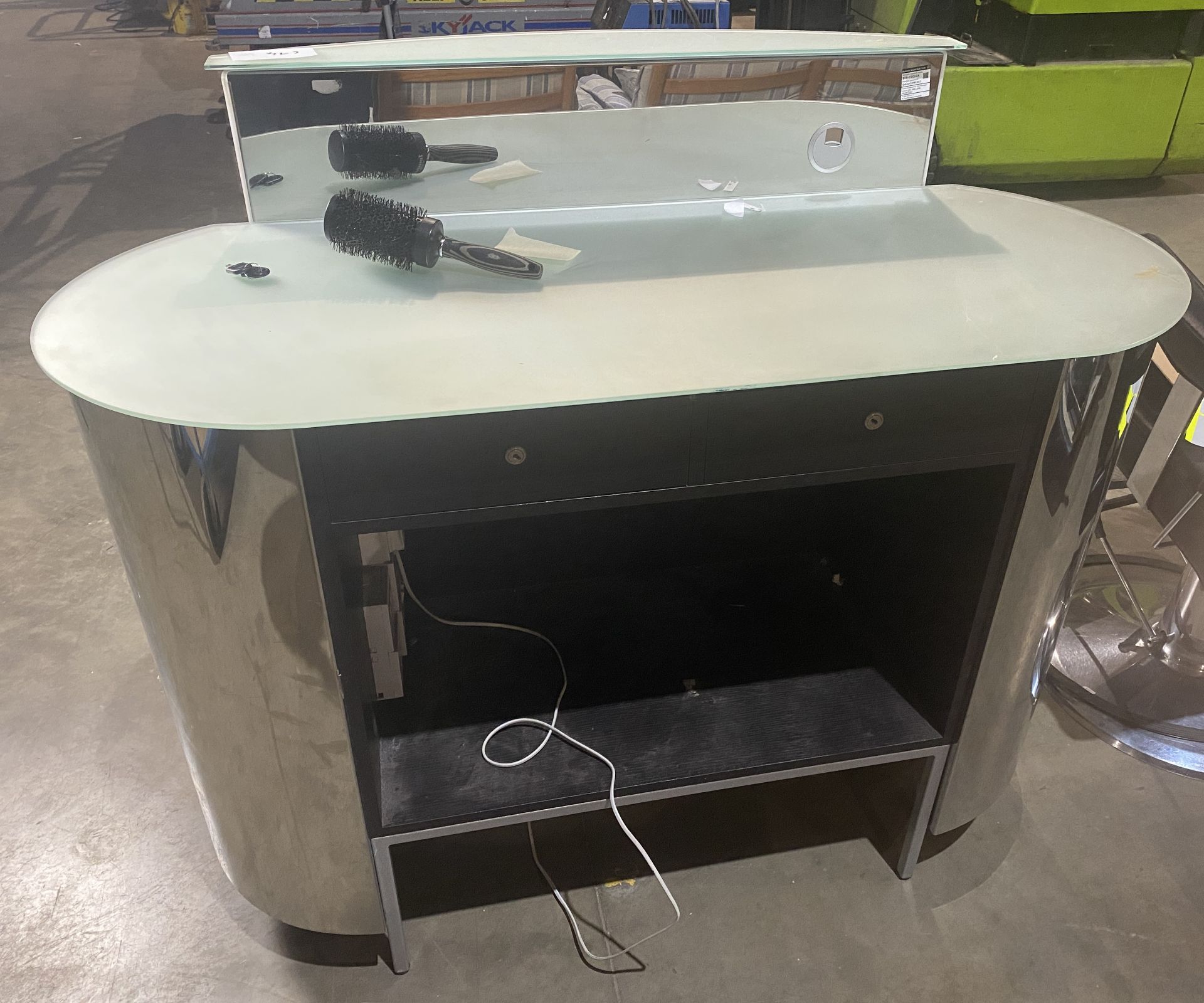 Curved barber-shop reception counter with chrome rail decoration and polished metal finish, - Image 3 of 3