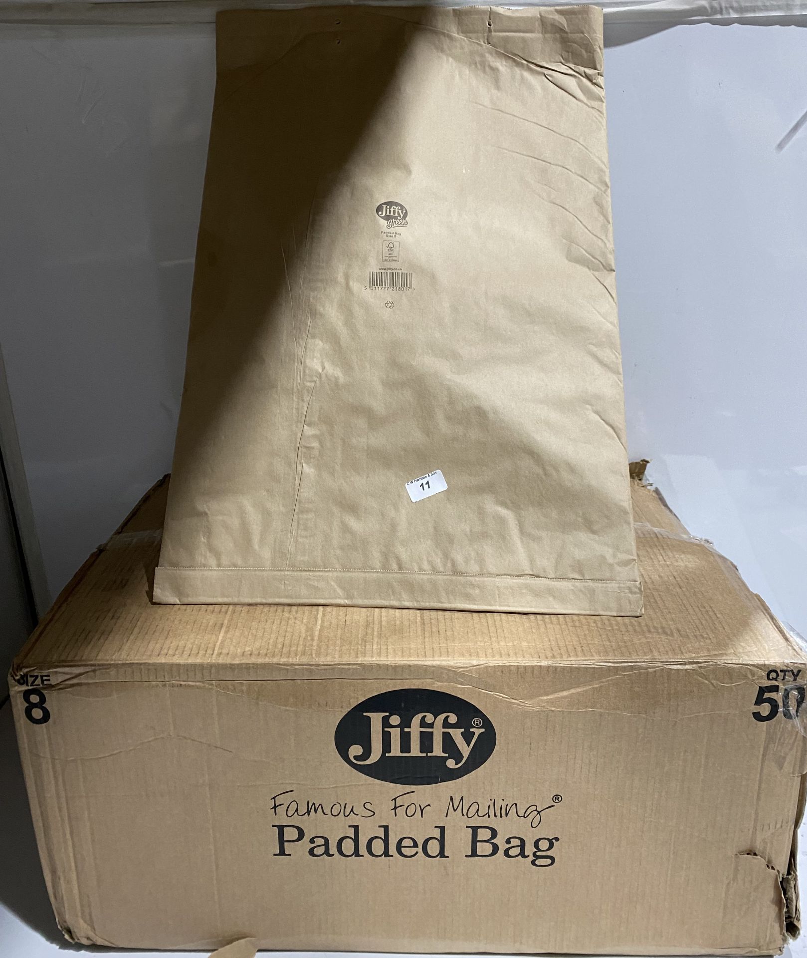 1 x box of 50 size 8 Jiffy padded bags 442x661mm (saleroom location: H11)