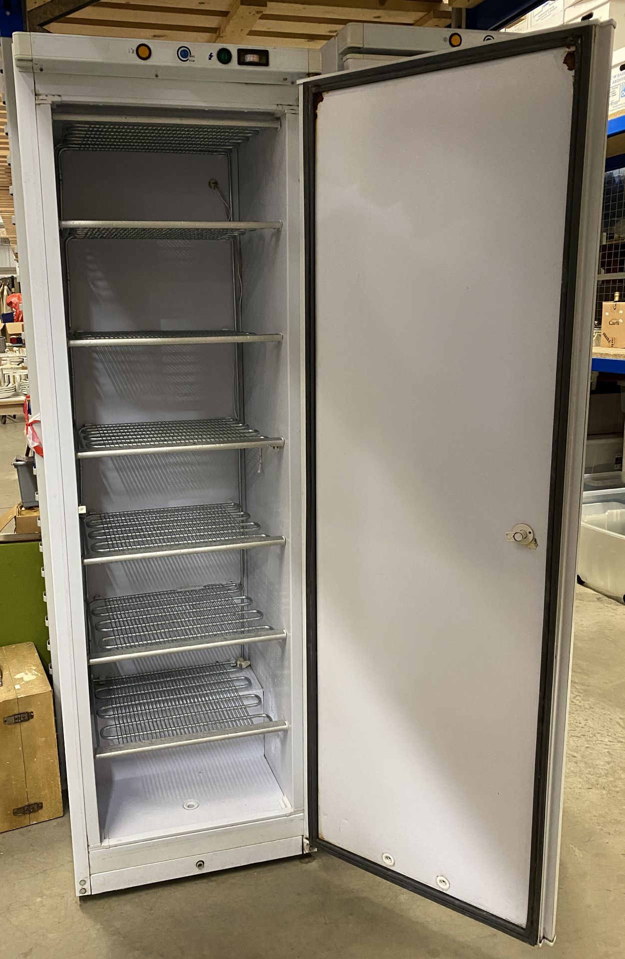 Iarp 343L 6-shelf freezer in white, - Image 3 of 4