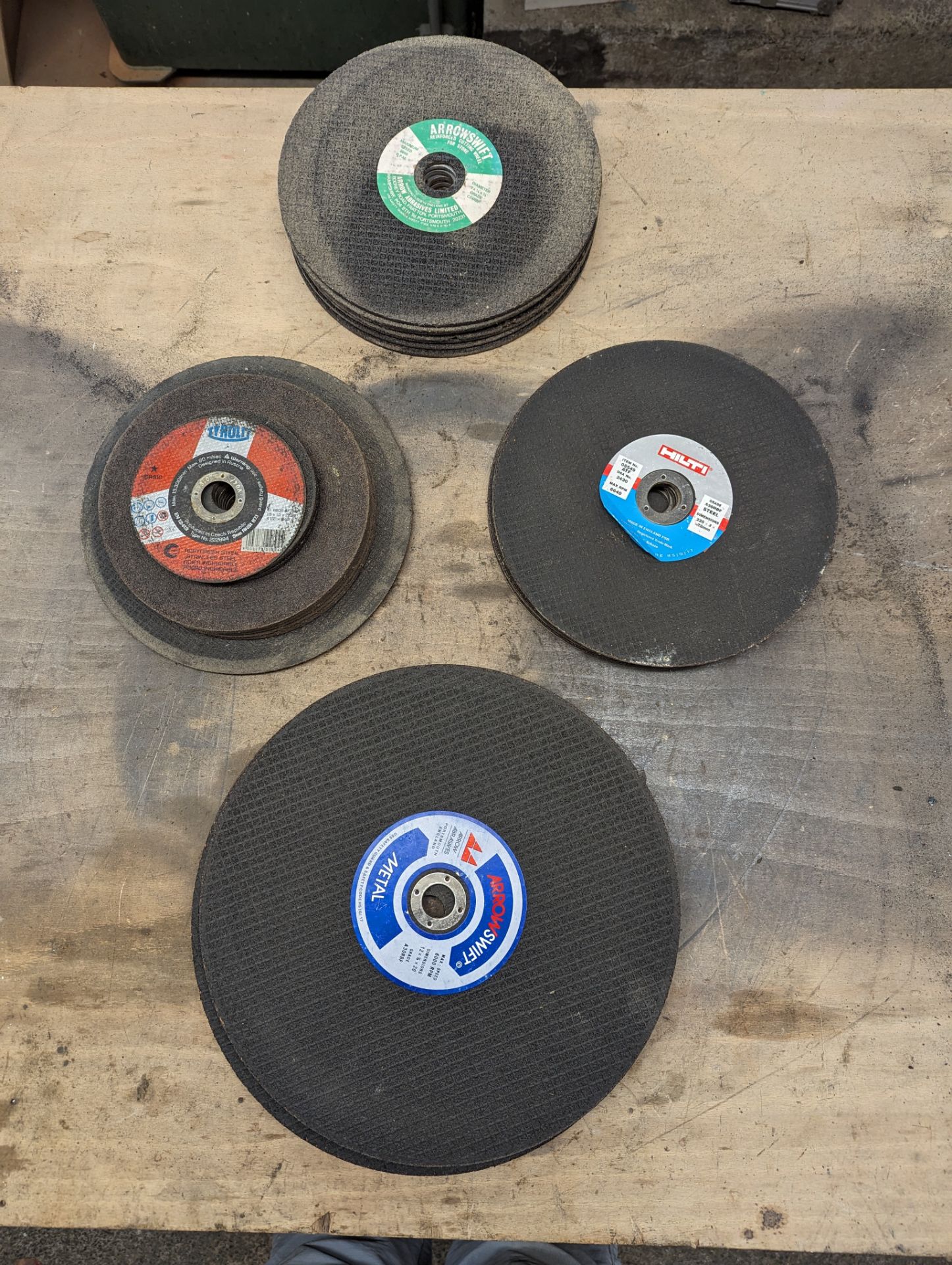 VARIOUS METAL & MASONARY GRINDING DISKS 100-300mm DIAMETER (saleroom location: Frank Eastwood & Co