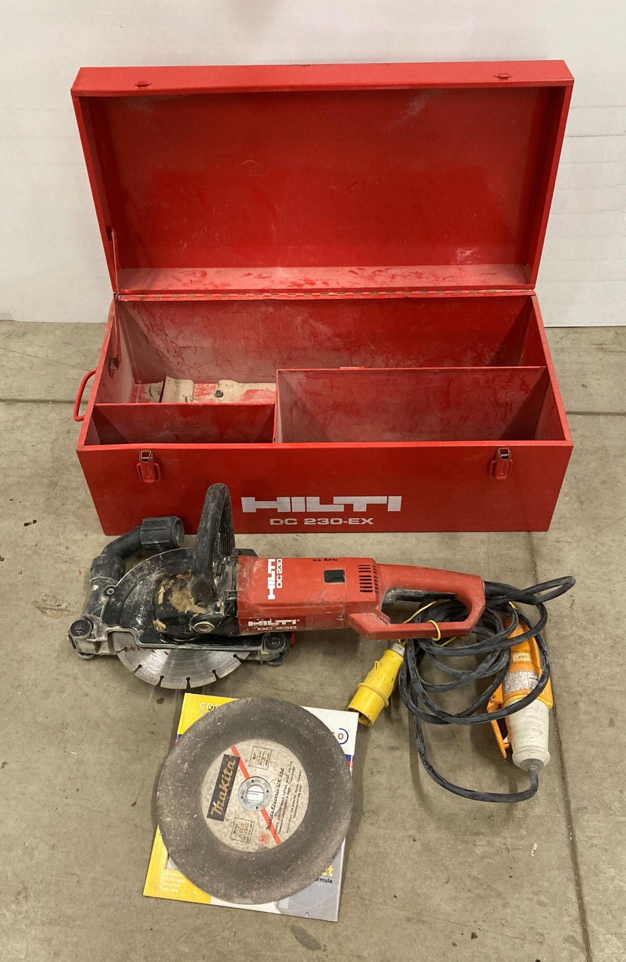 HILTI DC230MM GRINDER WITH DUST EXTRACT 110V (saleroom location: H07)