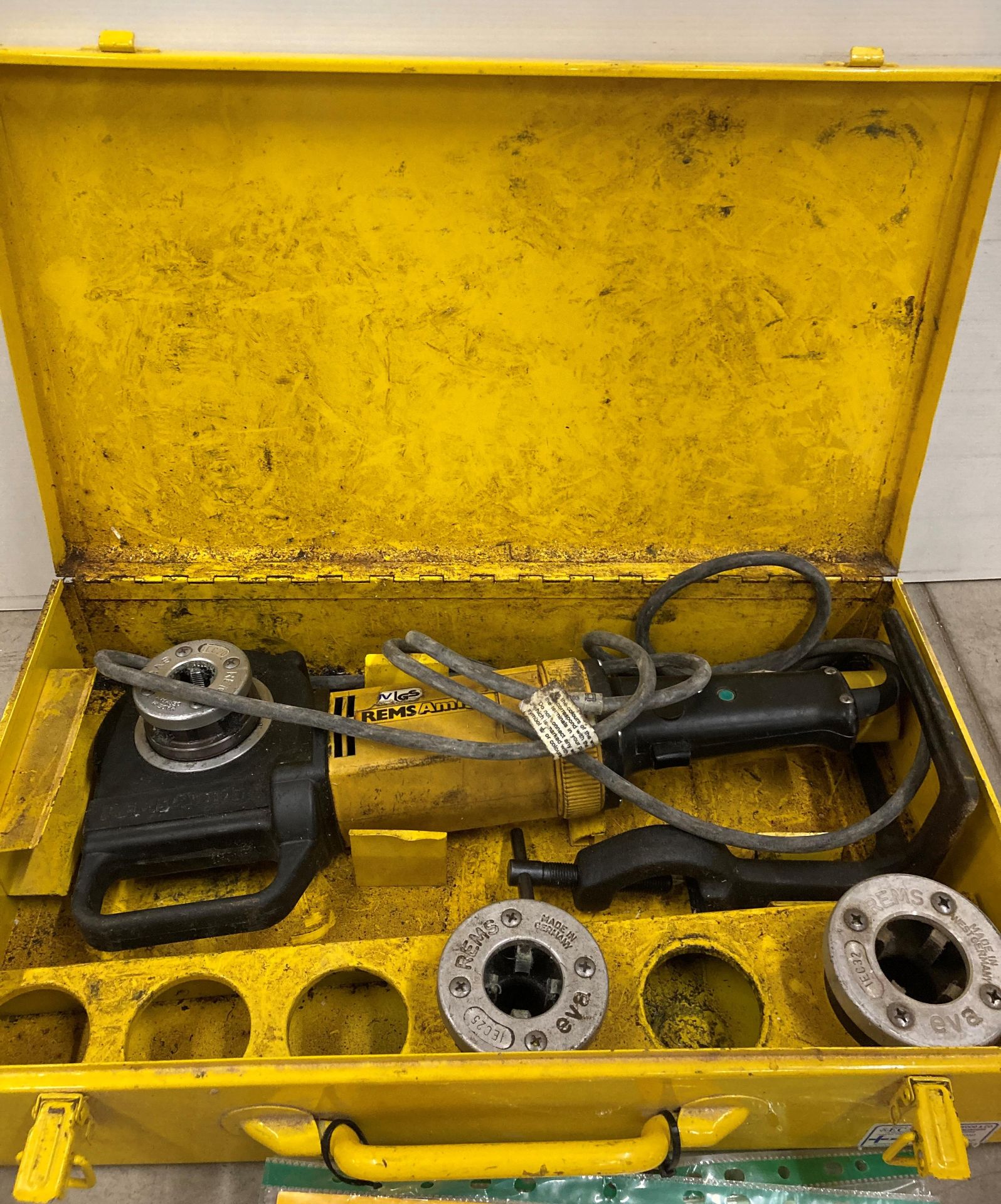 REMS AMIGO TYPE 53 ELECTRIC CONDUIT THREADER 20/25 & 32MM 110V (saleroom location: H08) - Image 2 of 2