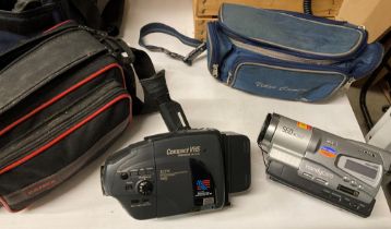 Sony Handycam Video recorder and a JVC 10X Compact VHS recorder complete with carry cases (L13)