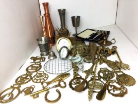 Box containing mainly brassware including twenty horse brasses, unusual key-shaped cased corkscrew,