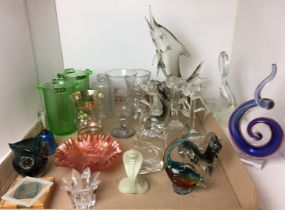 Contents to tray - tweny items of glassware including Marlin 48cm high,