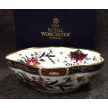 Royal Worcester Prince Regent scalloped bowl 17cm diameter with box (saleroom location Y05 2)