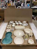 Contents to tray - thirty plus items including twenty pieces of Sutherland rose pattern gilt edged