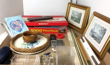 Box containing twenty plus items including quantity of Euro 10 cent pieces, glass inkwell,