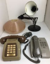 Plastic box containing four vintage items - black anglepoise lamp,