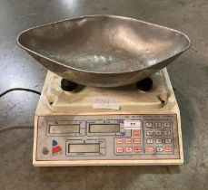 Brecknell III 15kg electronic counter scale (saleroom location: PO)