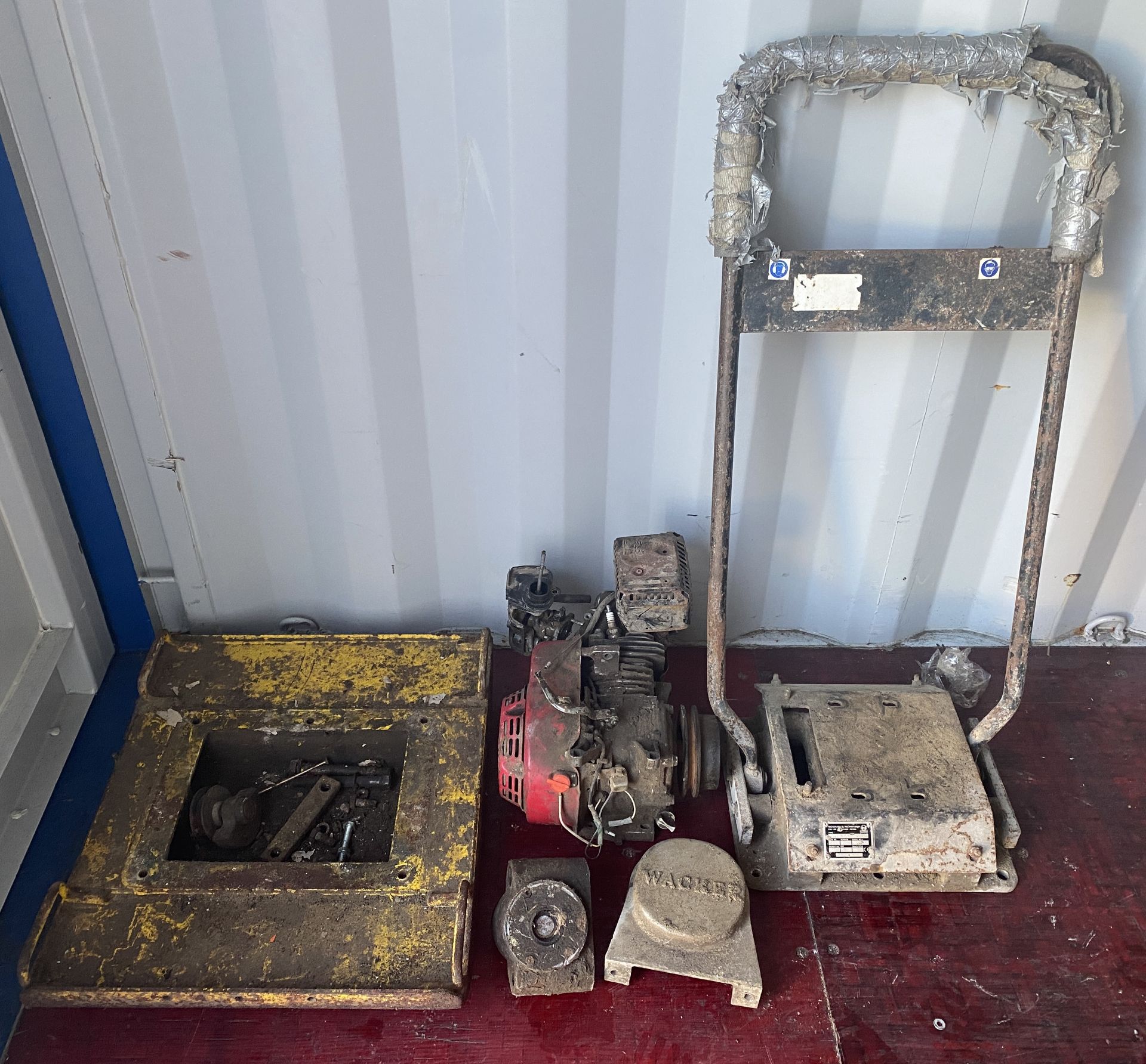 WACKER PLATE (Model 6850) - Disassembled & incomplete - Spares and repairs - YOM 1999 (saleroom