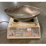 Brecknell III 15kg electronic counter scale (saleroom location: PO)