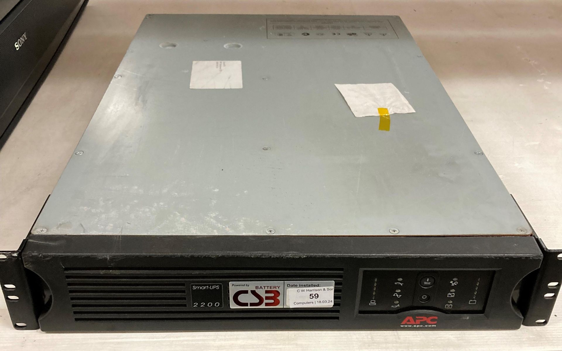 APC Smart UPS 2200 rack mountable battery back-up (no test - no power lead) (J10)