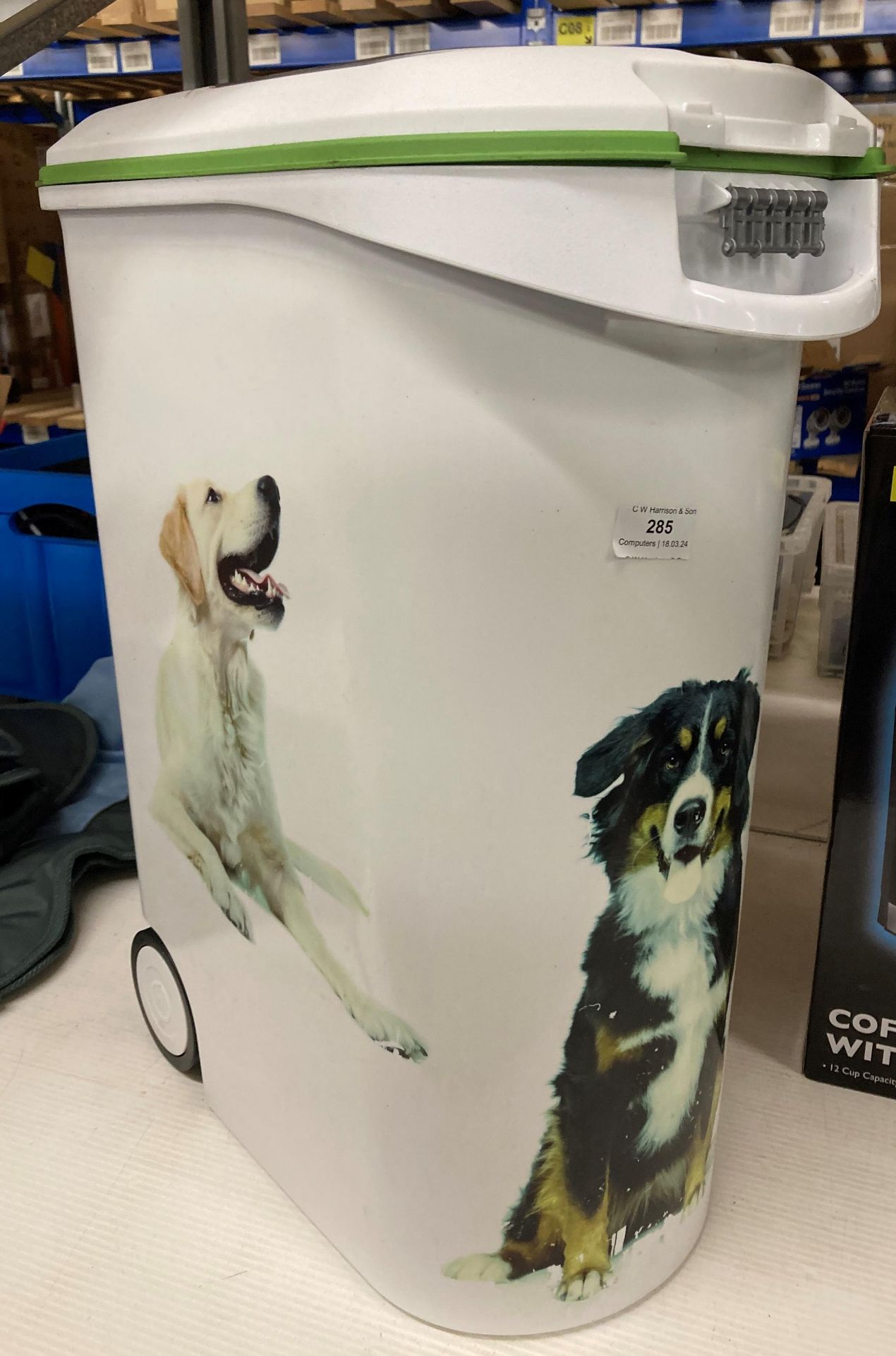 Curver Petlife pet food storage bin (saleroom location: E09)