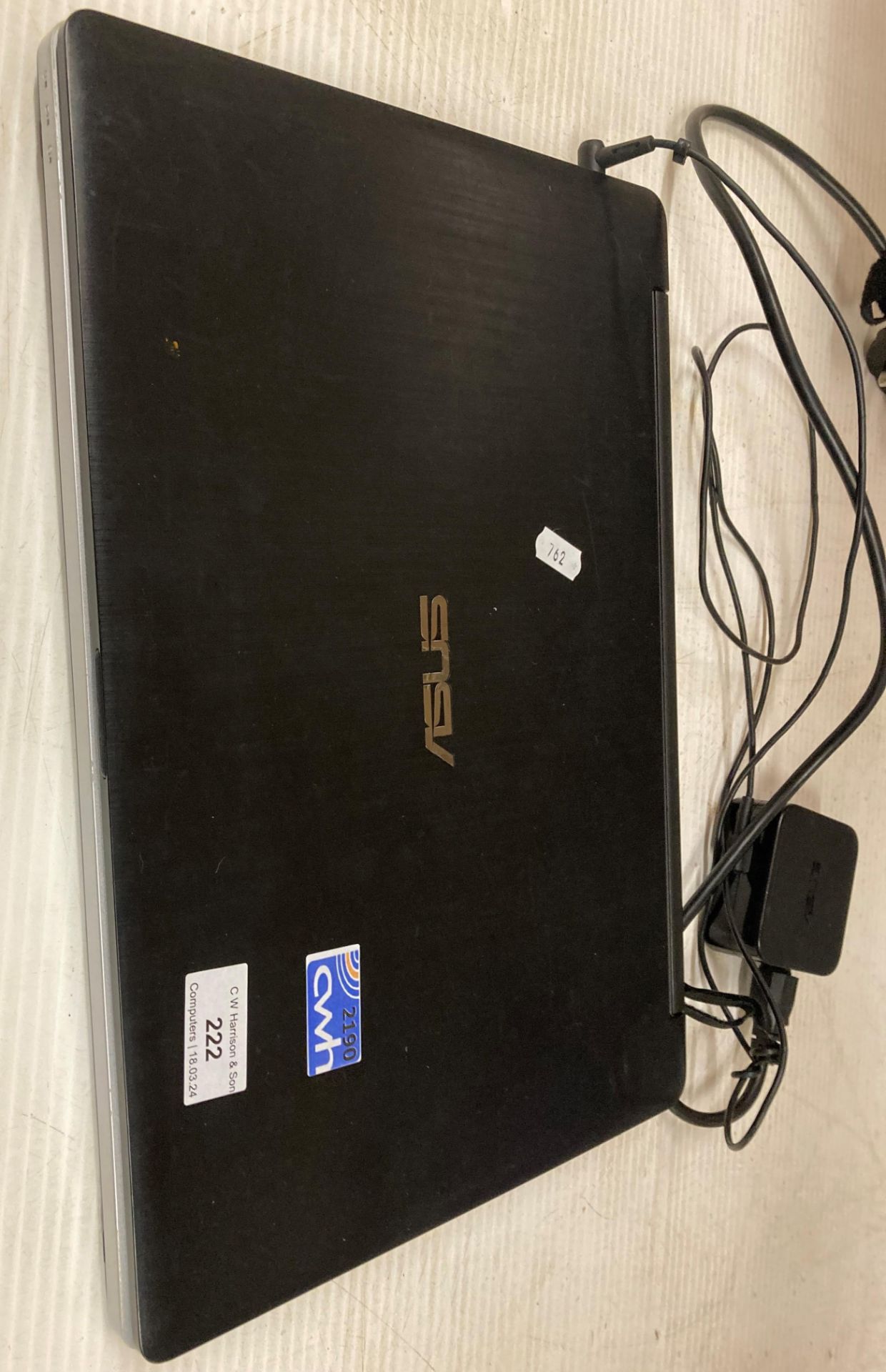 Asus laptop I5-4200U complete with power lead (saleroom location: F10)