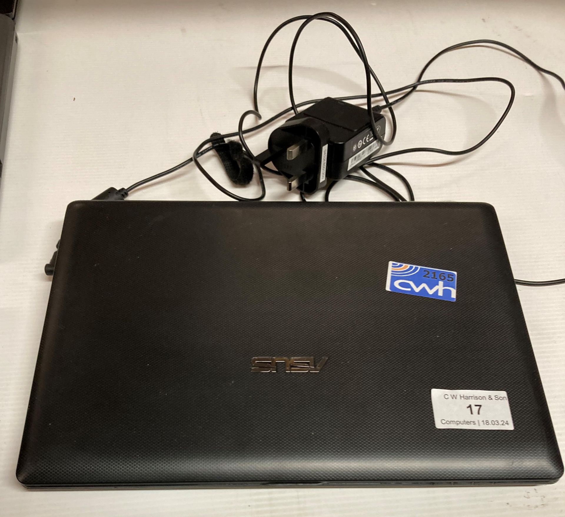 Asus laptop Intel Atom - complete with power lead (M12)