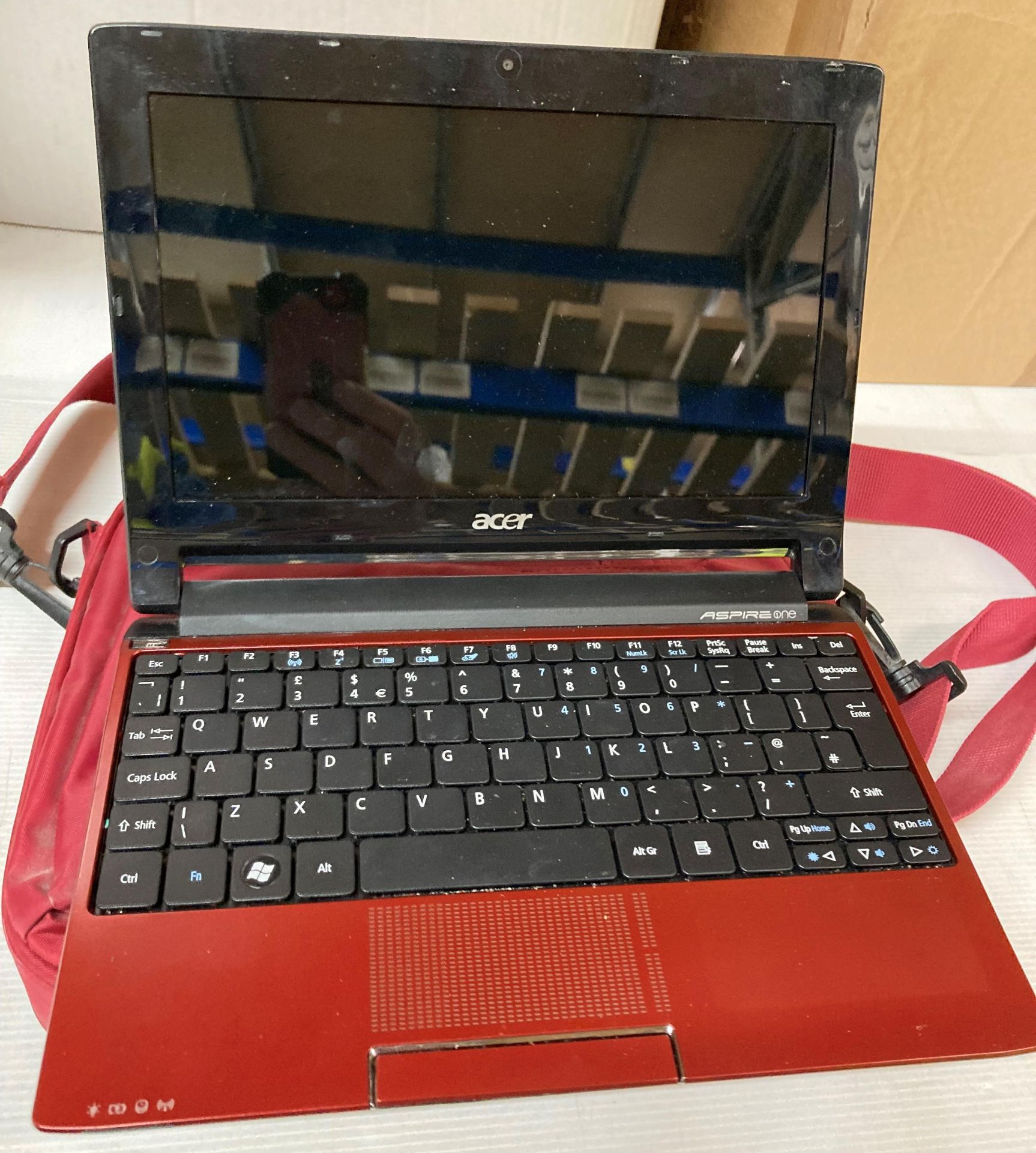Acer Aspire One LAPTOP Intel Atom 1GB RAM 250GB HD - complete with carry case (M12) - Image 2 of 2