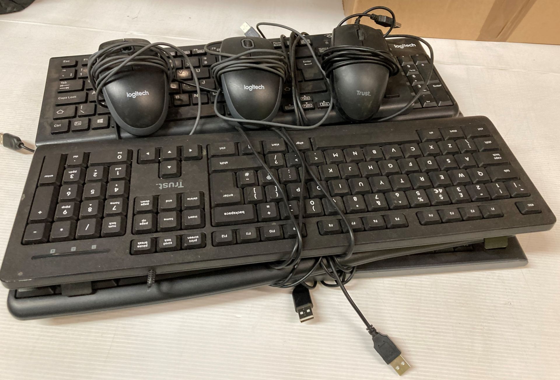 6 x Assorted keyboards and 3 x mice (M11)