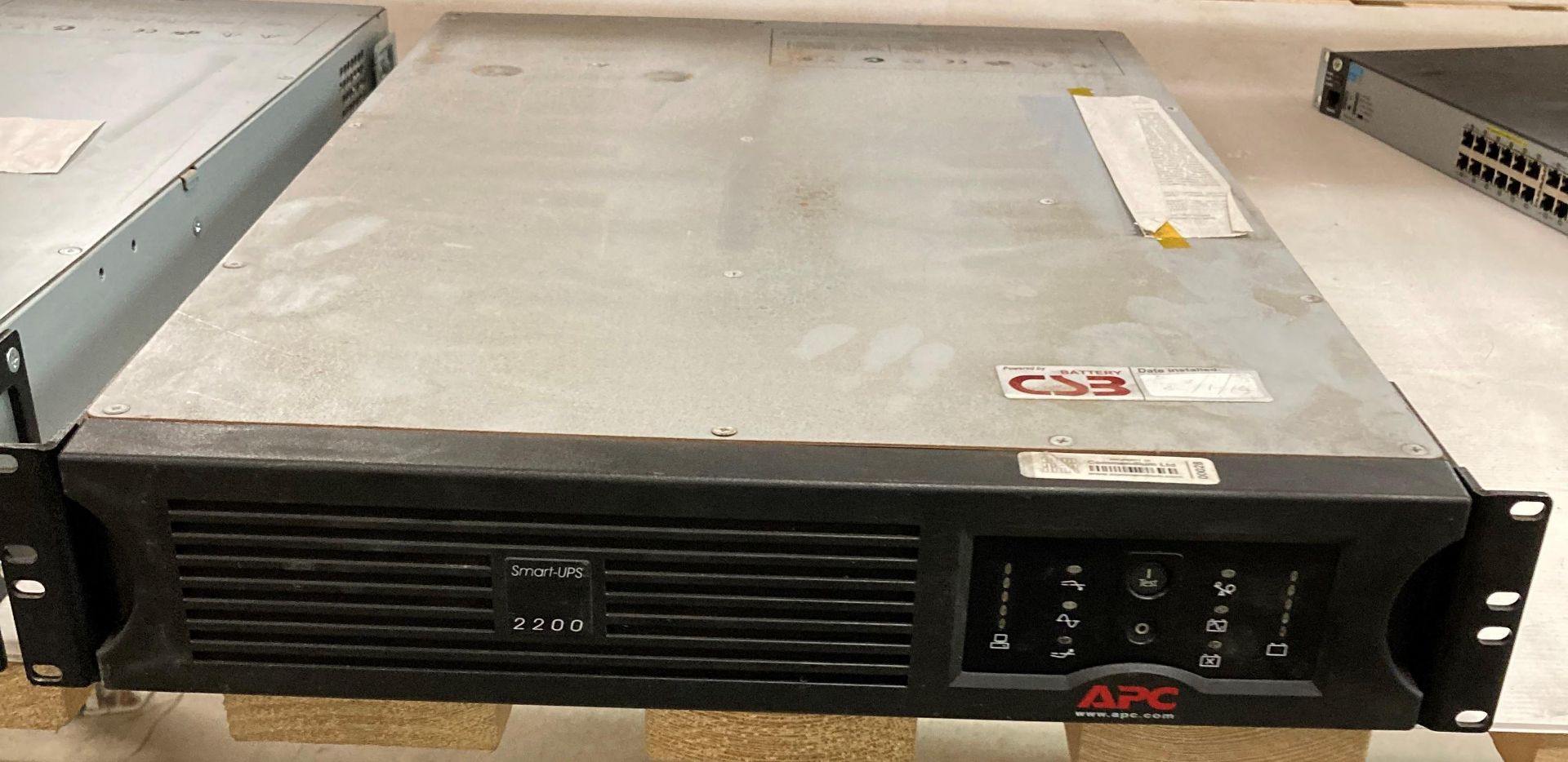 APC Smart UPS 2200 rack mountable battery back-up (no lead,