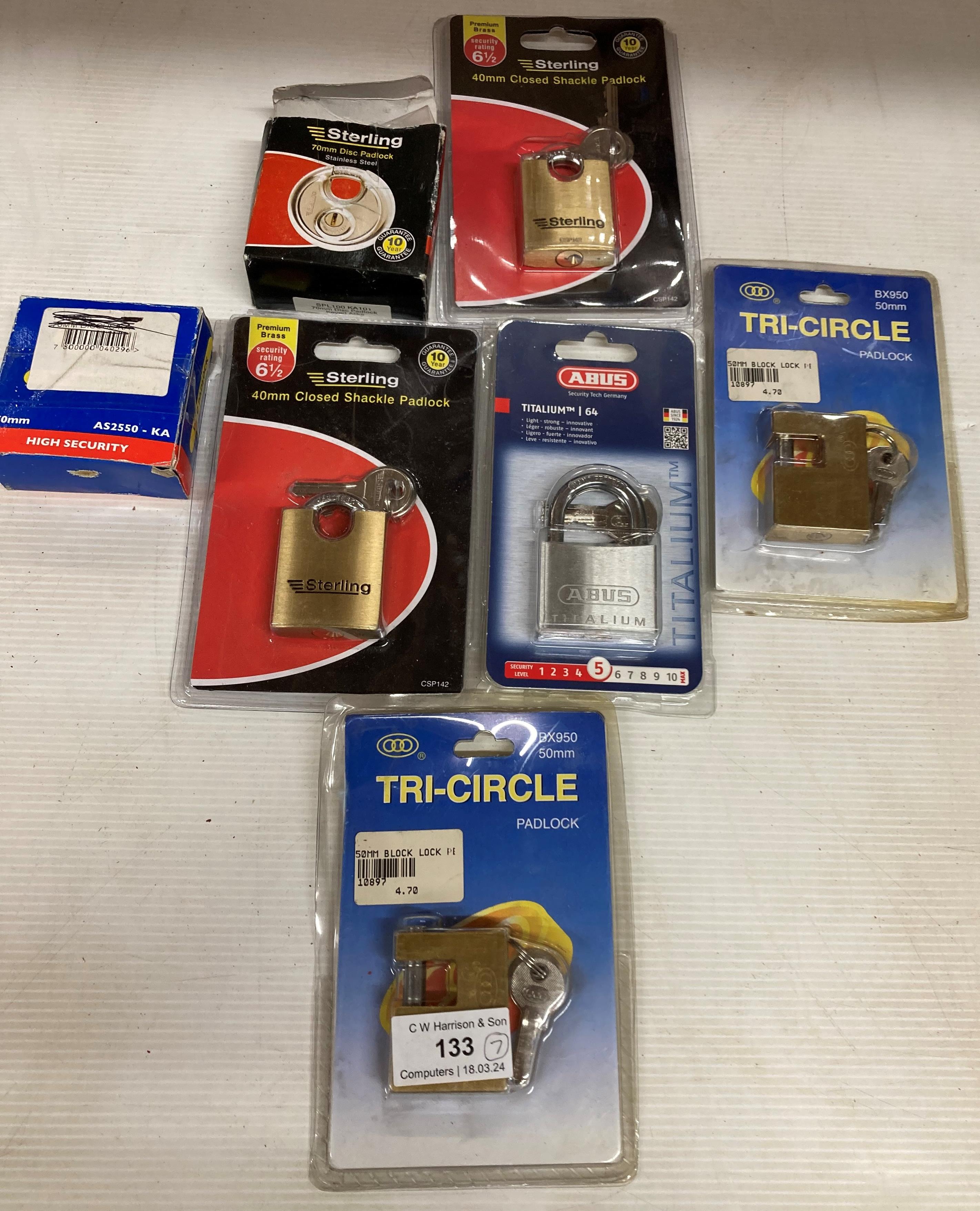 7 x assorted padlocks by Sterling, Tri-Circle, Abus, etc (H12)