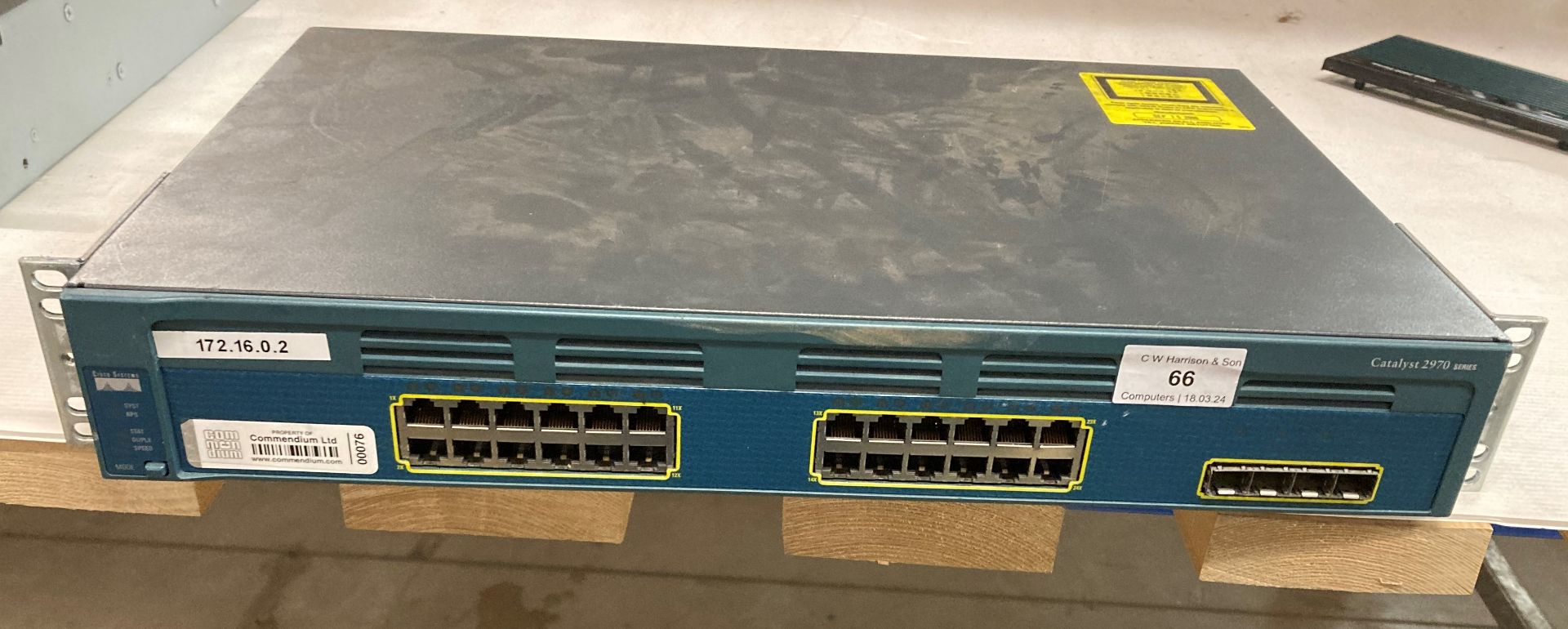 Cisco Catalyst 2970 series rack mountable 24-port switch (no lead) (J10)