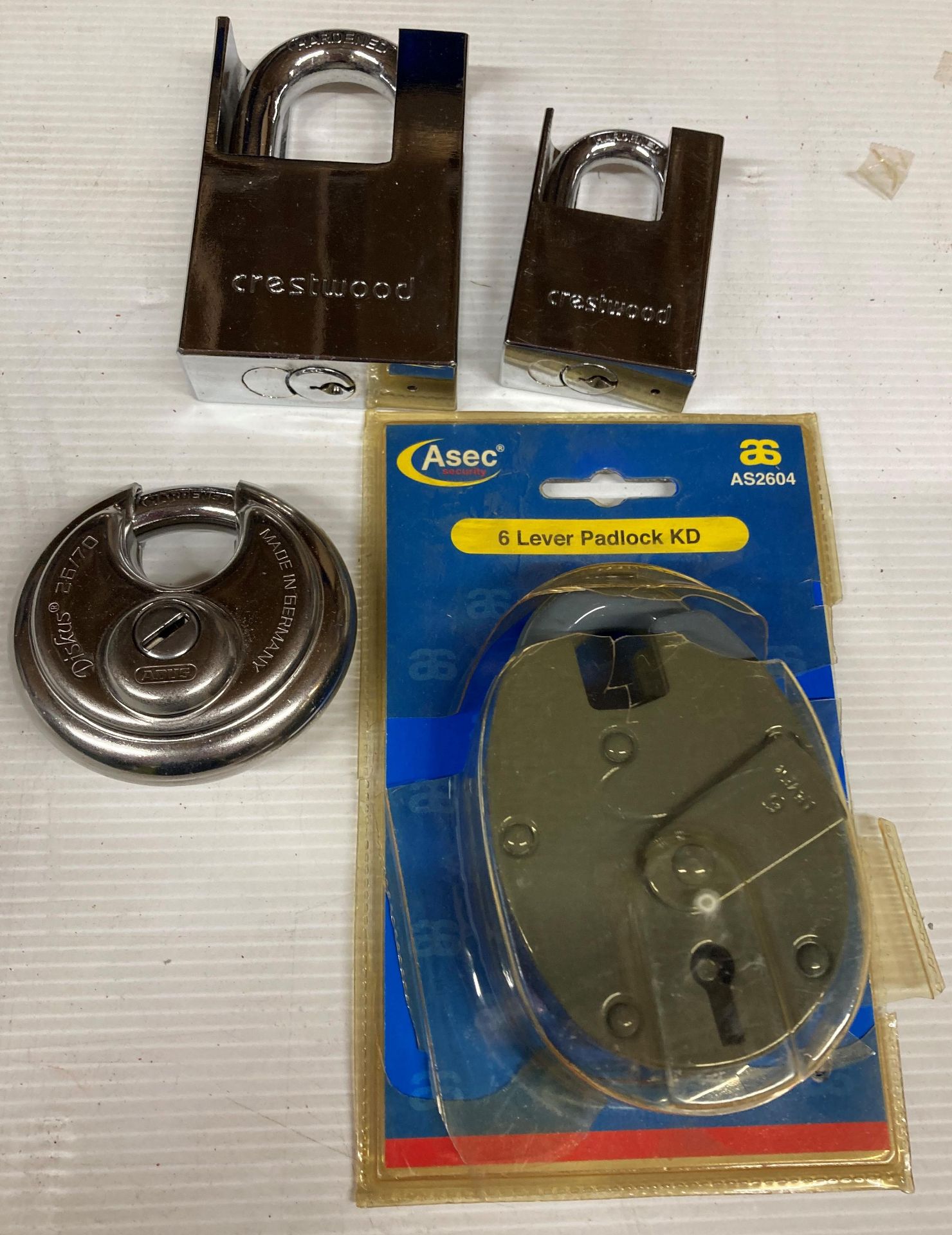 4 x assorted padlocks - no keys and some loose keys (please note: loose keys do not fit the