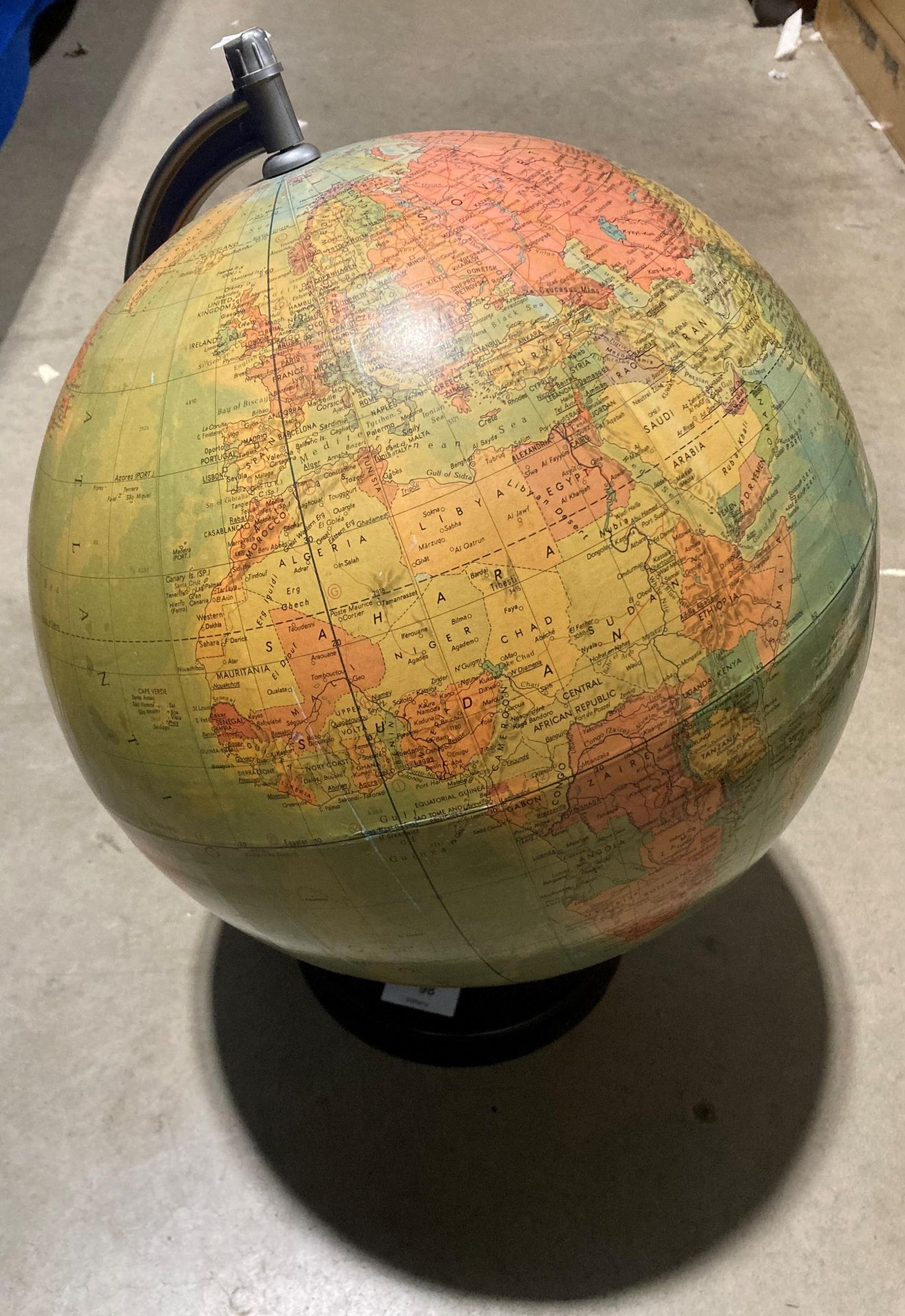 A VEB Rath-Globen-Verlag Leipzig VLN 1003 GDR 1980 World Political Globe on stand, diameter 33cm,