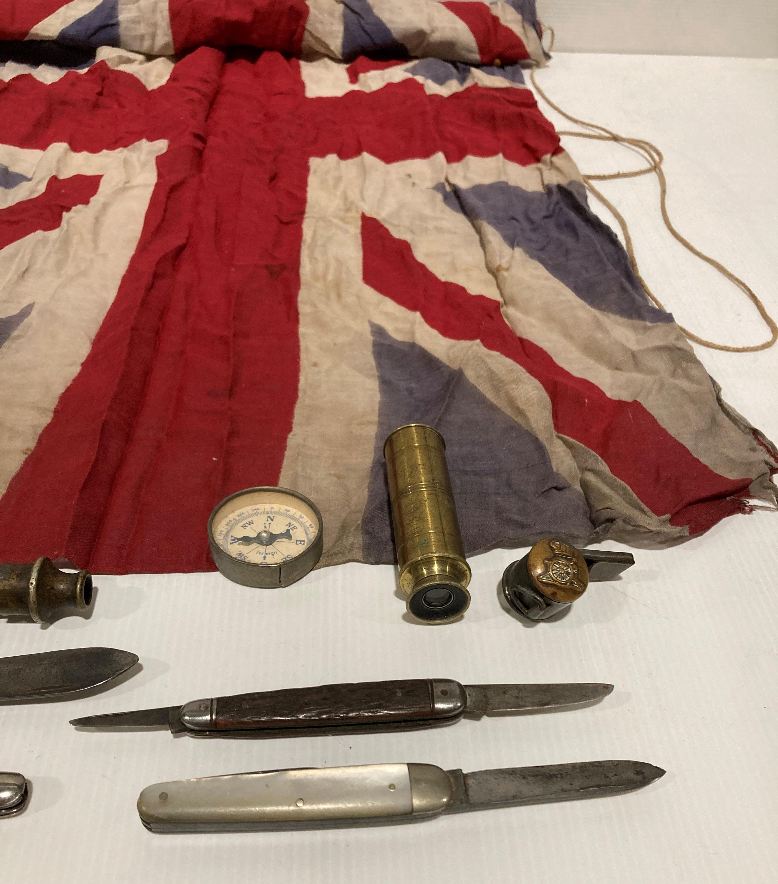 Nine assorted items including vintage Union Jack flag (50 x 80cm), four assorted pen/pocket knives, - Image 3 of 3